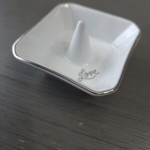 Ben Bridge Love Theme Ceramic Ring/Jewlerey Holder White/Silver Stripe 3x3